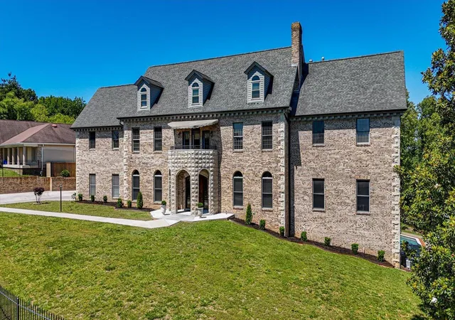 Photo 4 of Single family home for sale at 551 N Crest Ct, Chattanooga, TN 37404 | MLS# 1534879 | Listing updated on 2026-10-15