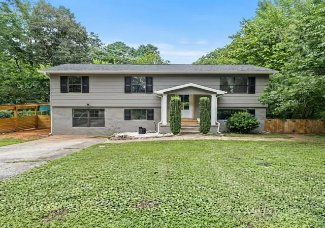 Photo 2 of Single family home for sale at 1617 N Chester Rd, Hixson, TN 37343 | MLS# 1536739 | Listing updated on 2026-09-11