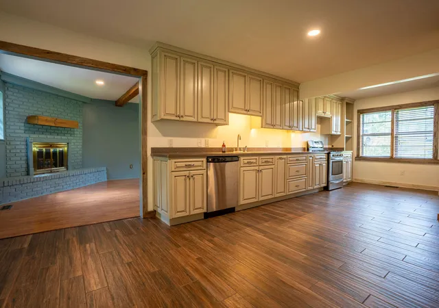Photo 2 of Single family home for sale at 417 Mcfoilton Ln, Scottsboro, AL 35768 | MLS# 1543551 | Listing updated on 2026-10-16