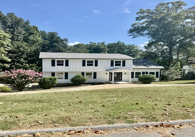 Photo 2 of Single family home for sale at 6418 Ridge Lake Rd, Hixson, TN 37343 | MLS# 1538898 | Listing updated on 2026-09-14