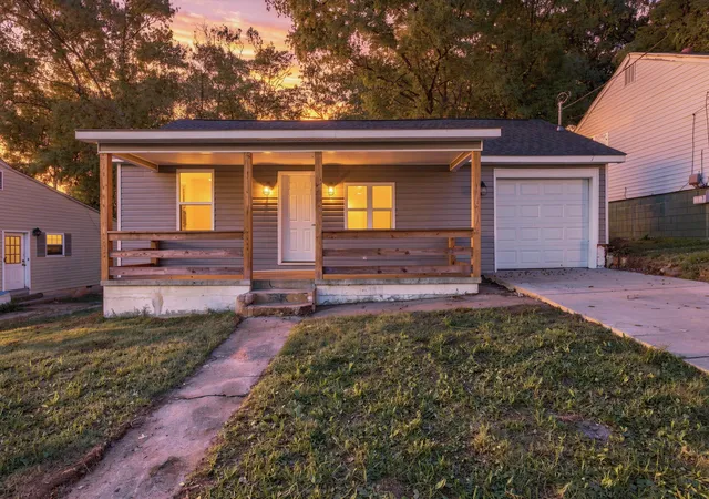Photo 1 of Single family home for sale at 3307 E 43rd Street, Chattanooga, TN 37407 | MLS# 1543816 | Listing updated on 2026-10-19
