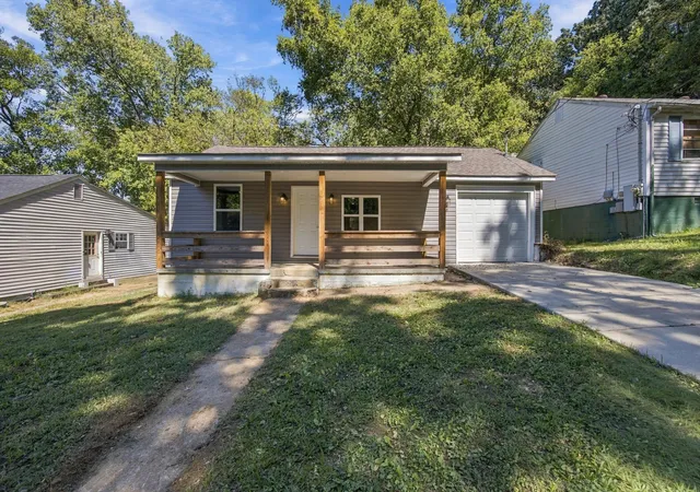 Photo 3 of Single family home for sale at 3307 E 43rd Street, Chattanooga, TN 37407 | MLS# 1543816 | Listing updated on 2026-10-19