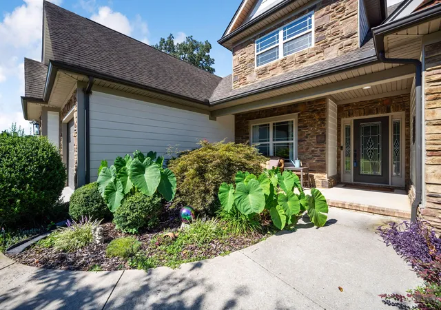 Photo 3 of Single family home for sale at 8879 Mckenzie Farm Dr, Ooltewah, TN 37363 | MLS# 1540285 | Listing updated on 2026-10-07