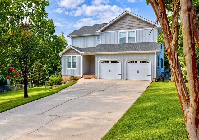Photo 1 of Single family home for sale at 82 Edgewater Dr, Ringgold, GA 30736 | MLS# 1540325 | Listing updated on 2026-10-16