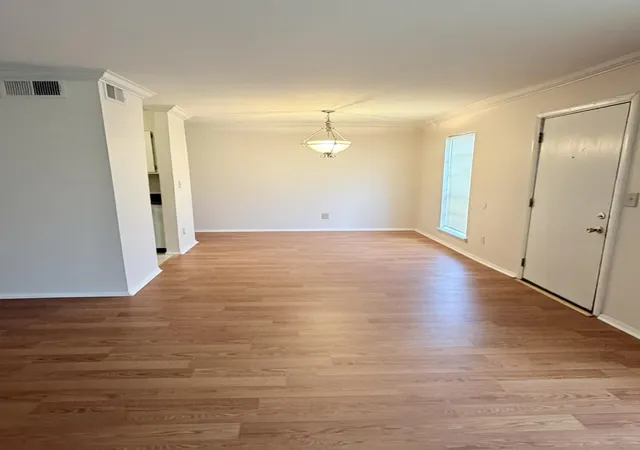 Photo 2 of Condo for sale at 900 Mountain Crk Rd # 93, Chattanooga, TN 37405 | MLS# 1540577 | Listing updated on 2026-10-24