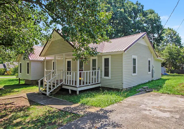 Photo 2 of Single family home for sale at 707 Gilbert Ln, La Fayette, GA 30728 | MLS# 1542448 | Listing updated on 2026-09-28