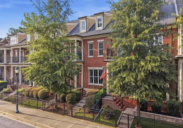 Photo 1 of Townhouse for sale at 117 E 3rd Street, Chattanooga, TN 37403 | MLS# 1543441 | Listing updated on 2026-10-26