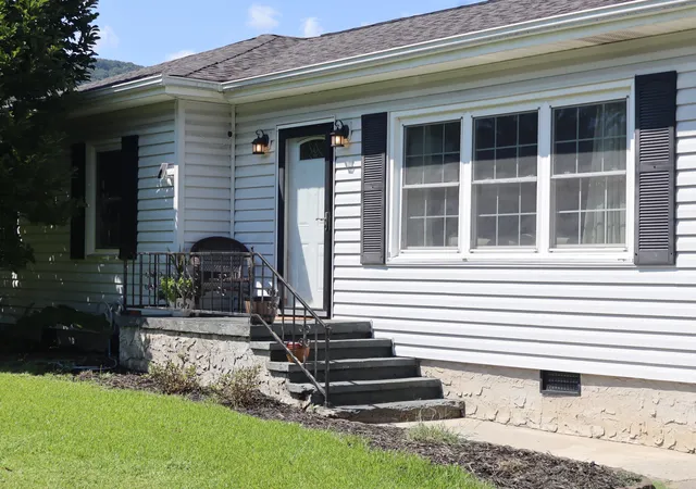 Photo 2 of Single family home for sale at 3311 Mountain View Dr, Chattanooga, TN 37419 | MLS# 1541943 | Listing updated on 2026-09-08