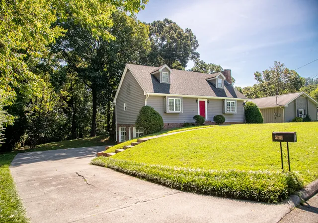 Photo 2 of Sale Pending at 5703 River Glade Dr, Chattanooga, TN 37416 | MLS# 1542086 | Listing updated on 2026-09-13
