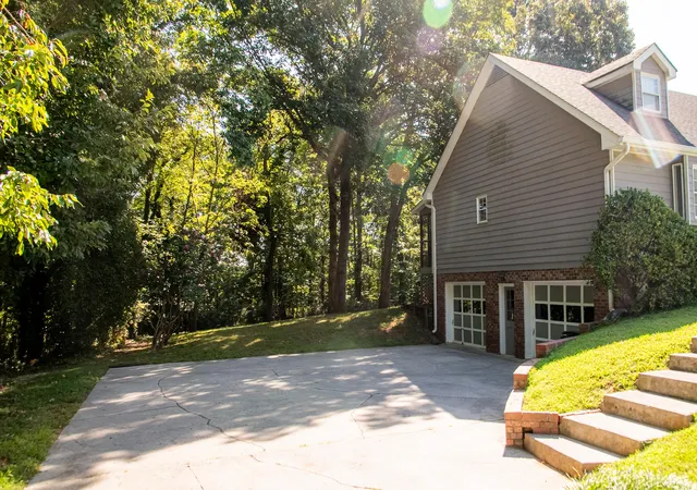 Photo 3 of Sale Pending at 5703 River Glade Dr, Chattanooga, TN 37416 | MLS# 1542086 | Listing updated on 2026-09-13