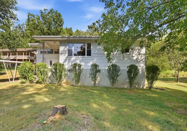 Photo 1 of Sale Pending at 1216 Browns Ferry Rd, Chattanooga, TN 37419 | MLS# 1541623 | Listing updated on 2026-09-19