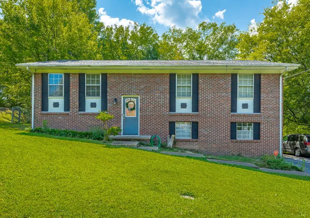 Photo 1 of Single family home for sale at 1114 Charwood Ln, Hixson, TN 37343 | MLS# 1541624 | Listing updated on 2026-09-04