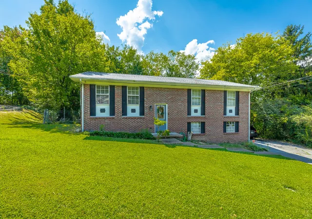 Photo 2 of Single family home for sale at 1114 Charwood Ln, Hixson, TN 37343 | MLS# 1541624 | Listing updated on 2026-09-04