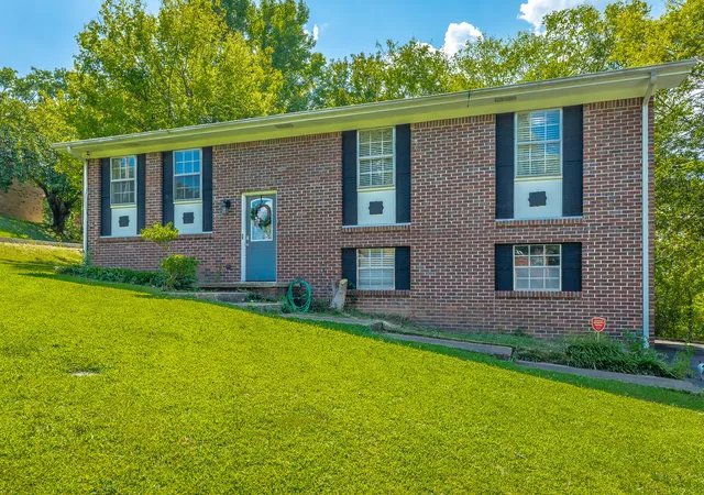 Photo 3 of Single family home for sale at 1114 Charwood Ln, Hixson, TN 37343 | MLS# 1541624 | Listing updated on 2026-09-04