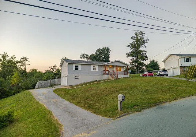 Photo 3 of Single family home for sale at 4127 Lost Oaks Dr, Ooltewah, TN 37363 | MLS# 1541981 | Listing updated on 2026-09-16