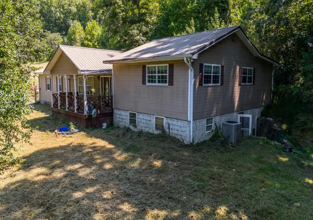 Photo 3 of Single family home for sale at 4011 Straight Gut Rd, La Fayette, GA 30728 | MLS# 1542055 | Listing updated on 2026-09-12