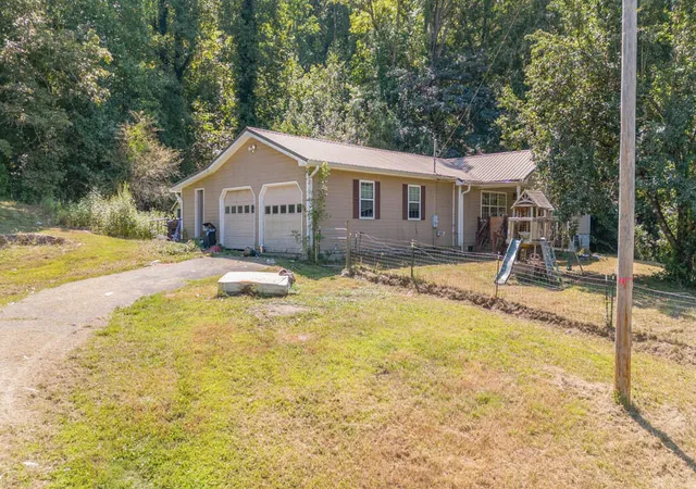 Photo 3 of Single family home for sale at 4011 Straight Gut Rd, La Fayette, GA 30728 | MLS# 1542055 | Listing updated on 2026-09-12