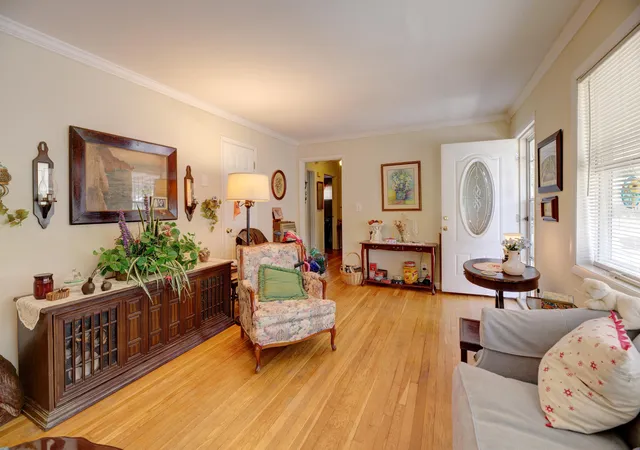 Photo 2 of Single family home for sale at 1102 Cranbrook Dr, Hixson, TN 37343 | MLS# 1542802 | Listing updated on 2026-09-15