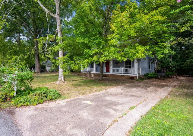 Photo 2 of Single family home for sale at 1627 Shelby Cir, Hixson, TN 37343 | MLS# 1542010 | Listing updated on 2026-09-10