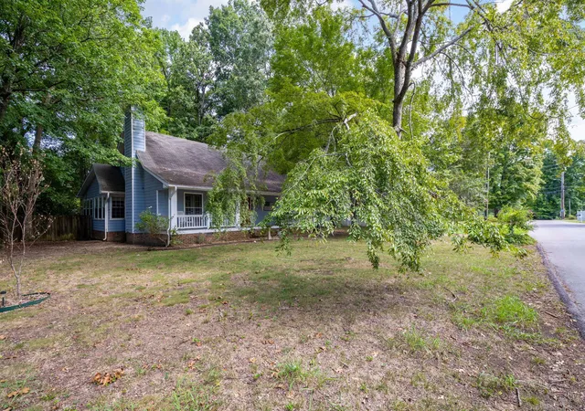 Photo 2 of Single family home for sale at 1627 Shelby Cir, Hixson, TN 37343 | MLS# 1542010 | Listing updated on 2026-09-10