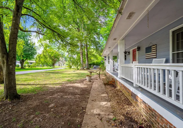 Photo 4 of Single family home for sale at 1627 Shelby Cir, Hixson, TN 37343 | MLS# 1542010 | Listing updated on 2026-09-10