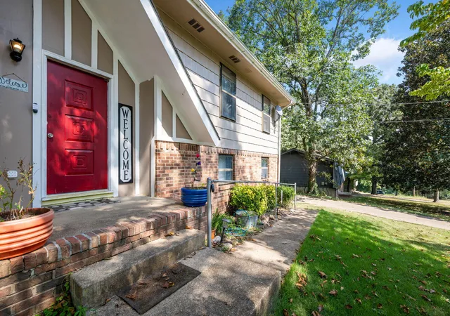 Photo 3 of Sale Pending at 1045 Hillcrest Rd, Hixson, TN 37343 | MLS# 1541577 | Listing updated on 2026-10-05