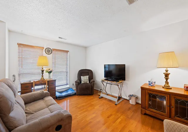 Photo 4 of Sale Pending at 1045 Hillcrest Rd, Hixson, TN 37343 | MLS# 1541577 | Listing updated on 2026-10-05