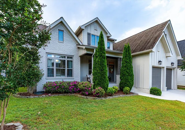 Photo 2 of Single family home for sale at 555 Alston Dr, Chattanooga, TN 37419 | MLS# 1541633 | Listing updated on 2026-09-30