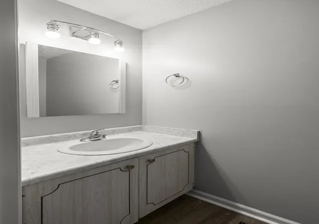 Listing Photo 2 - Condo for sale in building located at 3729 Monte Vis Dr, Chattanooga, TN 37411 - Unit #