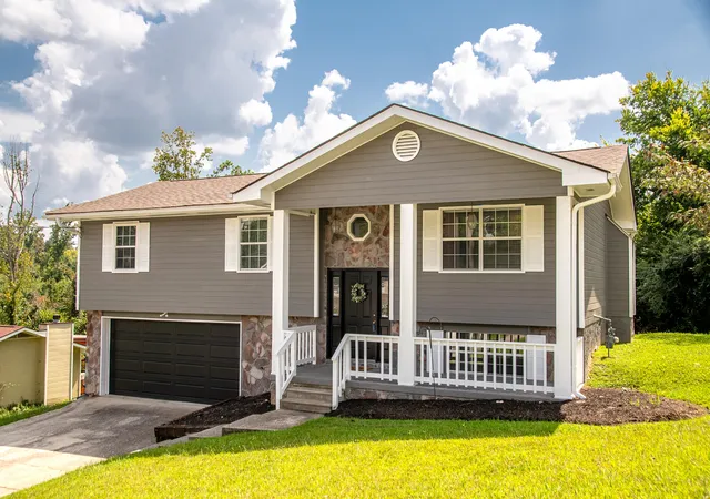 Photo 2 of Single family home for sale at 8208 Fallen Maple Dr, Chattanooga, TN 37421 | MLS# 1541929 | Listing updated on 2026-09-14
