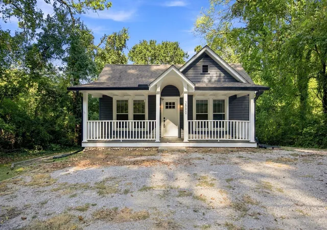 Photo 1 of Sale Pending at 3889 Bonny Oaks Dr, Chattanooga, TN 37406 | MLS# 1541959 | Listing updated on 2026-09-04