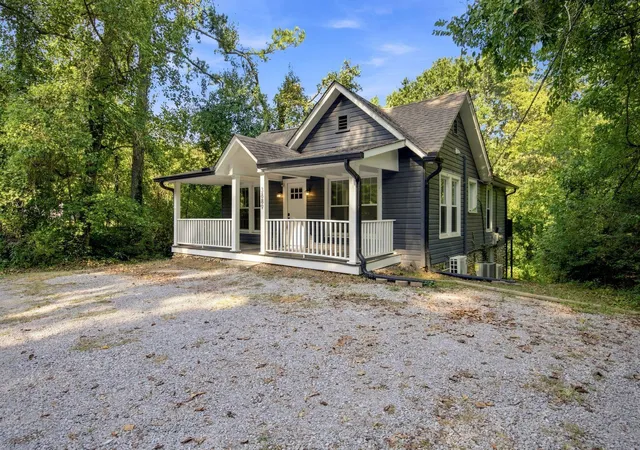 Photo 2 of Sale Pending at 3889 Bonny Oaks Dr, Chattanooga, TN 37406 | MLS# 1541959 | Listing updated on 2026-09-04