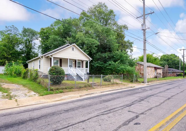 Photo 2 of Single family home for sale at 1310 Roanoke Ave, Chattanooga, TN 37406 | MLS# 1541934 | Listing updated on 2026-09-09