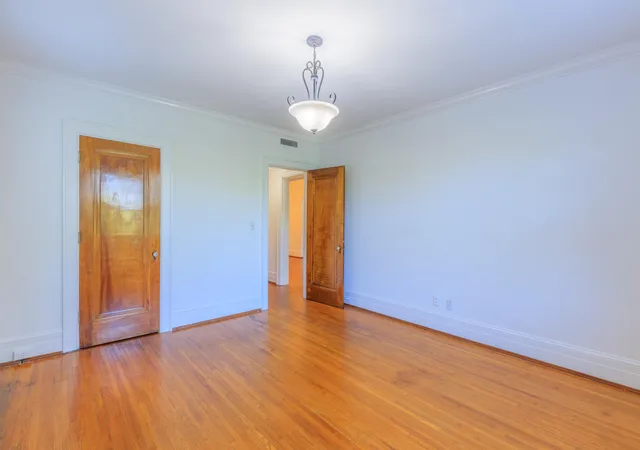 Listing Photo 2 - Condo for sale in building located at 190 N Crest Rd, Chattanooga, TN 37404 - Unit #3
