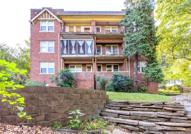 Photo 1 of Condo for sale at 190 N Crest Rd #3, Chattanooga, TN 37404 | MLS# 1541968 | Listing updated on 2026-09-07