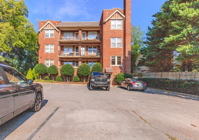 Photo 3 of Condo for sale at 190 N Crest Rd #3, Chattanooga, TN 37404 | MLS# 1541968 | Listing updated on 2026-10-04