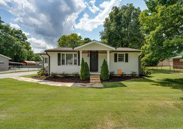 Photo 1 of Sale Pending at 124 Morningside Dr, Soddy Daisy, TN 37379 | MLS# 1541897 | Listing updated on 2026-09-02