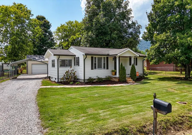 Photo 2 of Sale Pending at 124 Morningside Dr, Soddy Daisy, TN 37379 | MLS# 1541897 | Listing updated on 2026-09-02