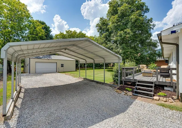 Photo 3 of Sale Pending at 124 Morningside Dr, Soddy Daisy, TN 37379 | MLS# 1541897 | Listing updated on 2026-09-02