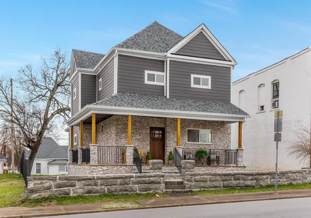 Photo 1 of House for sale at 2004 Mccallie Ave, Chattanooga, TN 37404 | MLS# 1541894 | Listing updated on 2026-09-01