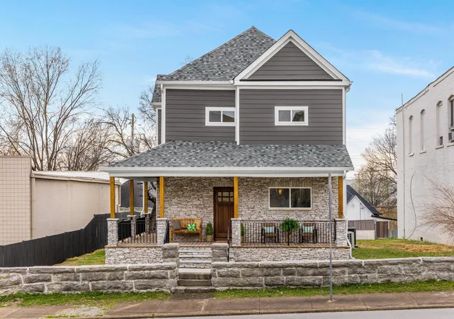 Photo 2 of House for sale at 2004 Mccallie Ave, Chattanooga, TN 37404 | MLS# 1541894 | Listing updated on 2026-09-01