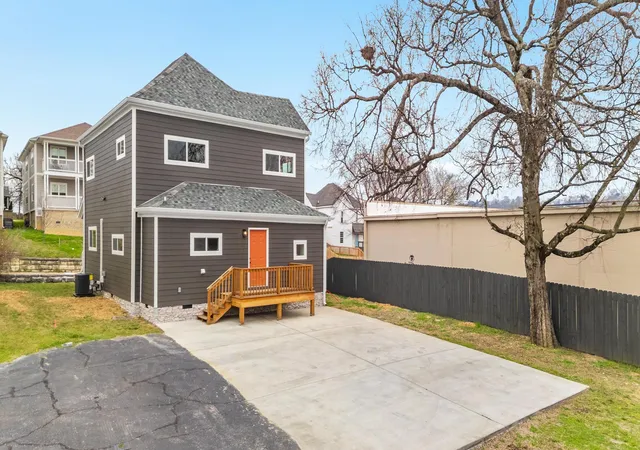 Photo 3 of House for sale at 2004 Mccallie Ave, Chattanooga, TN 37404 | MLS# 1541894 | Listing updated on 2026-09-01