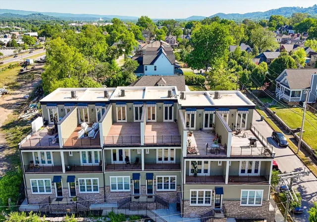 Listing Photo 2 - Condo for sale in building located at 829 S Greenwood Ave, Chattanooga, TN 37404 - Unit #113