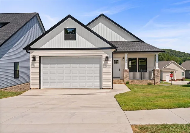 Photo 1 of Single family home for sale at 140 Washington St, Dalton, GA 30721 | MLS# 1542190 | Listing updated on 2026-09-04