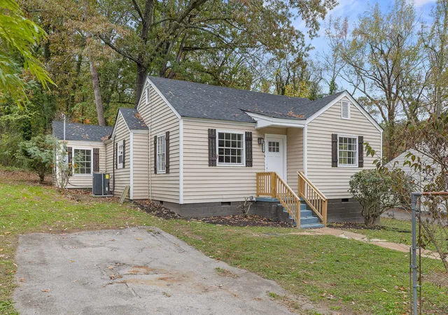 Photo 2 of Single family home for sale at 1610 Parkway Dr, Chattanooga, TN 37406 | MLS# 1541917 | Listing updated on 2026-09-01