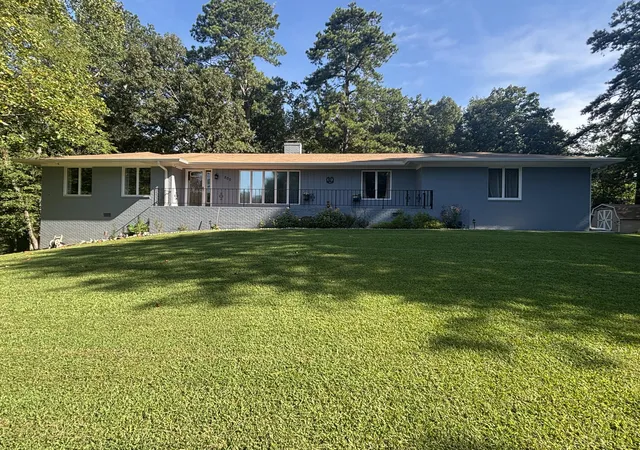Photo 1 of Single family home for sale at 200 Dogwood Cir, La Fayette, GA 30728 | MLS# 1541957 | Listing updated on 2026-09-11