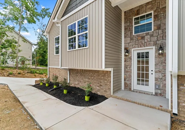Photo 2 of Sale Pending at 2041 Ashley Ln, Dalton, GA 30721 | MLS# 1541945 | Listing updated on 2026-10-11