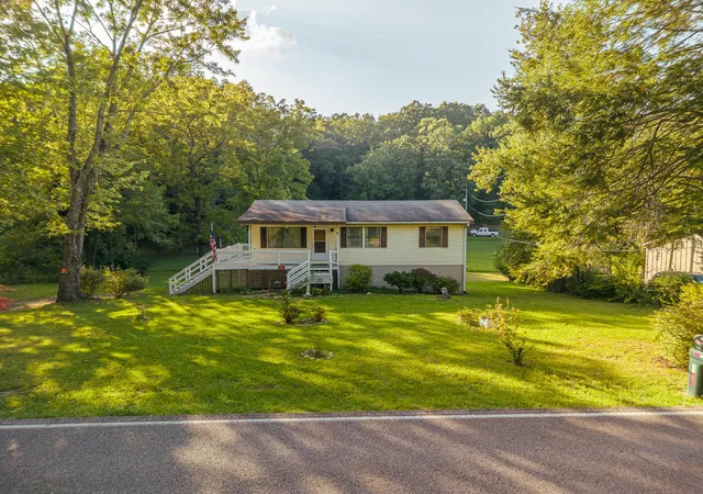 Photo 2 of Single family home for sale at 3501 Wilson Ave, Signal Mountain, TN 37377 | MLS# 1542355 | Listing updated on 2026-09-19