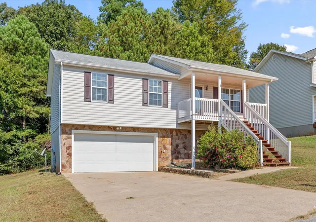 Photo 2 of Single family home for sale at 4421 Kayla Cir, Chattanooga, TN 37406 | MLS# 1541986 | Listing updated on 2026-09-03