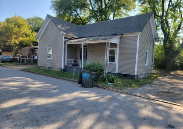 Photo 2 of Single family home for sale at 1318 Bradt St, Chattanooga, TN 37406 | MLS# 1542200 | Listing updated on 2026-09-04